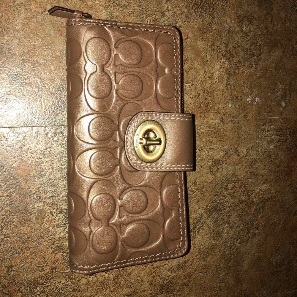 Coach wallet metallic gold